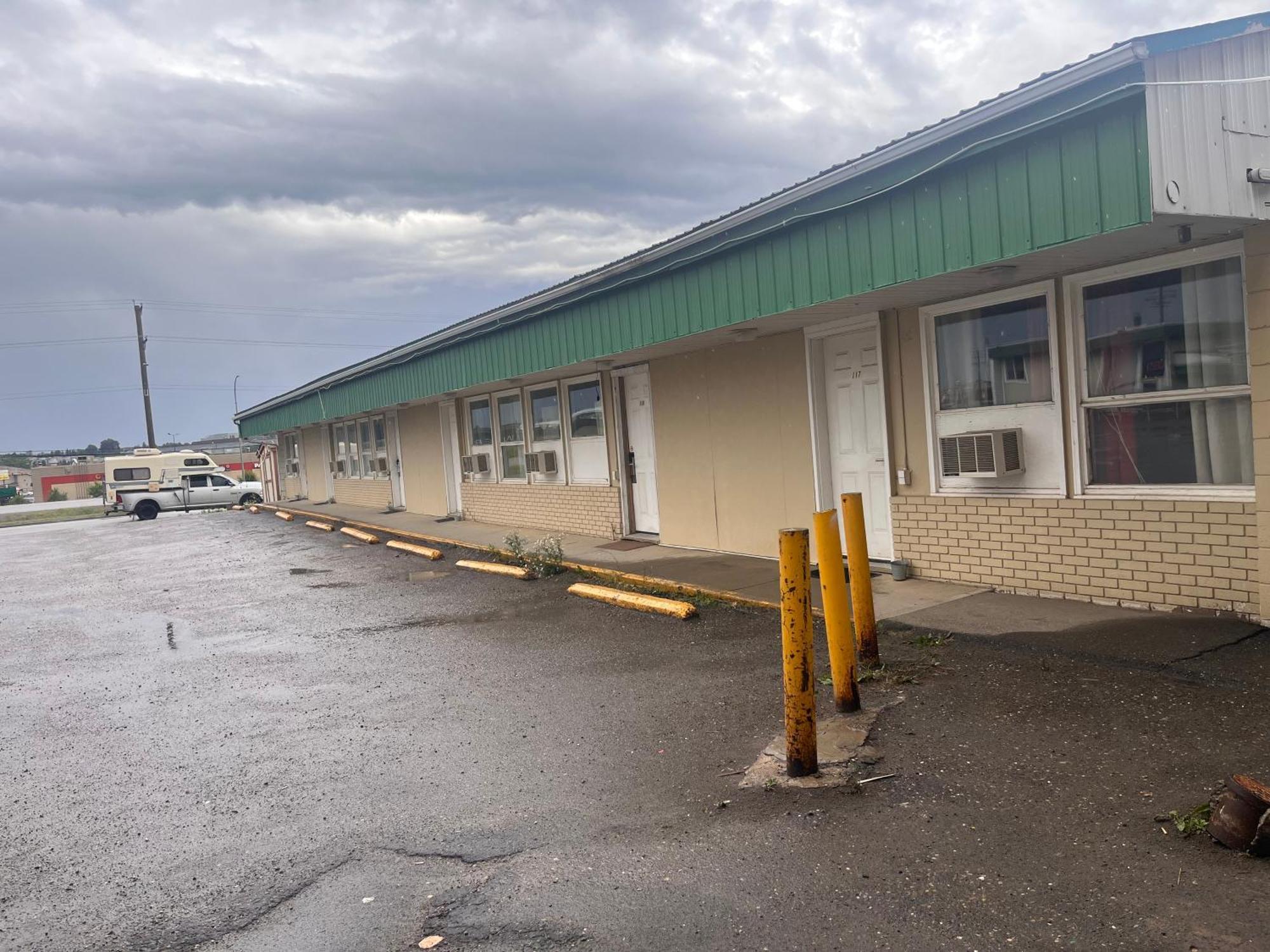 Fort St. John Caravan Motel מראה חיצוני תמונה