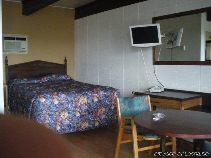 Fort St. John Caravan Motel חדר תמונה